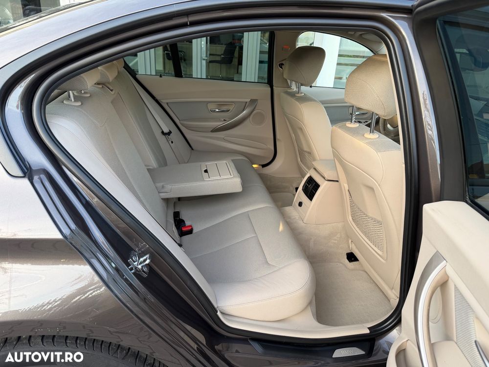 BMW Seria 3 320d Aut. Modern Line - 14