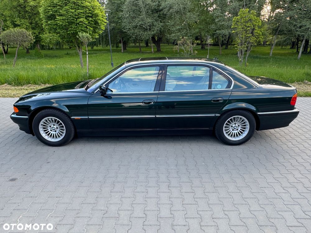 BMW Seria 7 750i - 6
