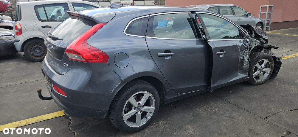 VOLVO V40 II 12 - 16 2.0 D5204T6 - OBUDOWA FILTRA POWIETRZA - 8
