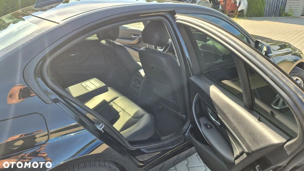 BMW Seria 3 328i xDrive - 15
