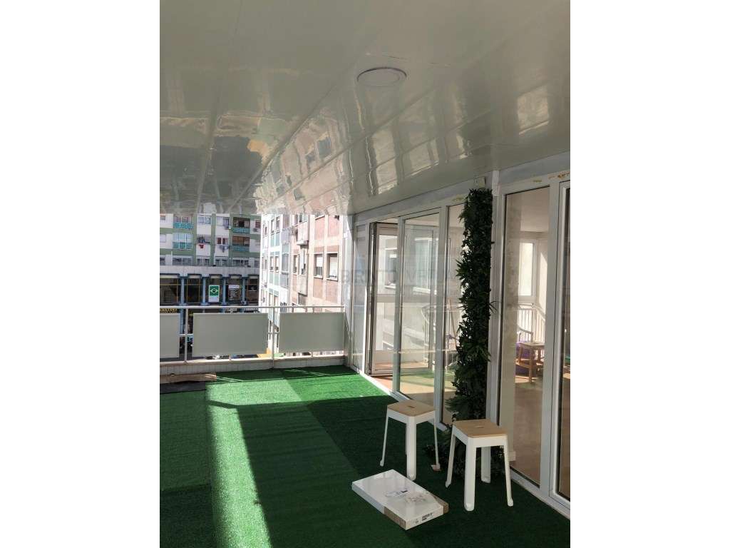 Vende-se T3 com terraço coberto e totalmente remodelado, no centro ... - Grande imagem: 3/16