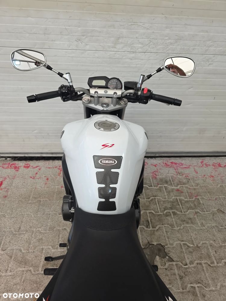 Yamaha FZ - 26
