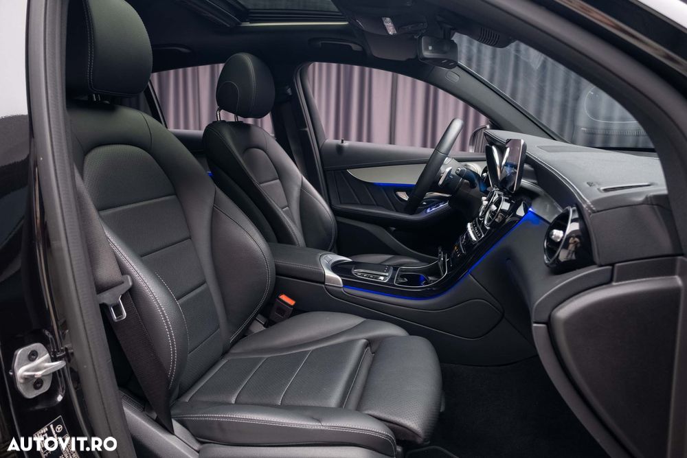 Mercedes-Benz GLC Coupe 300 4MATIC MHEV - 38