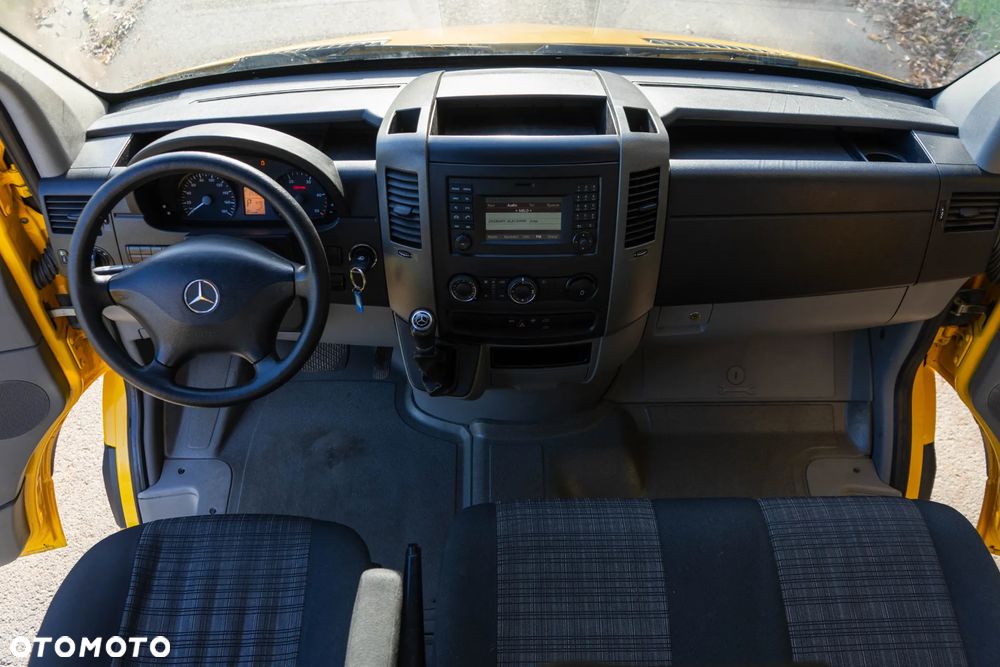 Mercedes-Benz Sprinter - 11