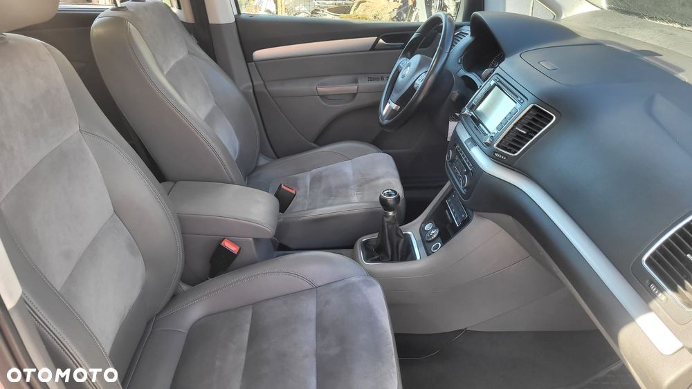 Volkswagen Sharan 2.0 TDI 4Motion BlueMotion Technology Highline - 12