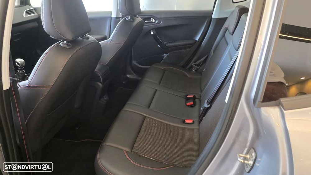Peugeot 2008 1.6 BlueHDi GT Line - 49