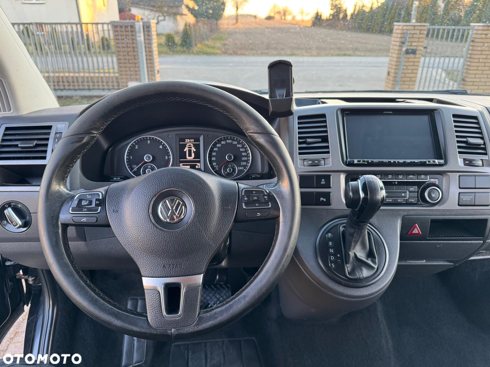 Volkswagen Caravelle - 9