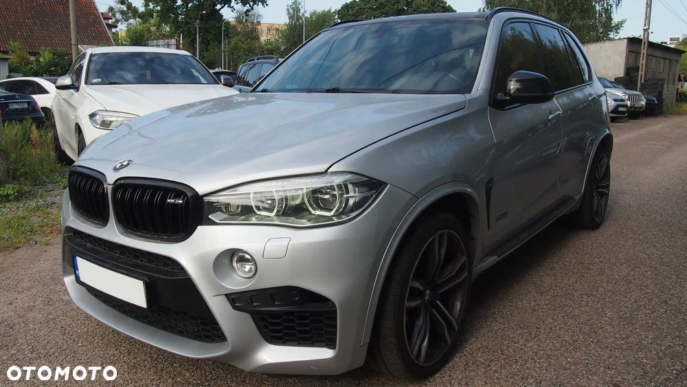 BMW X5 M M50i - 1