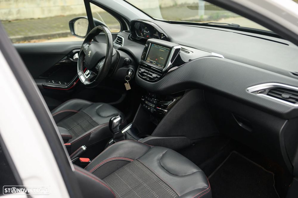 Peugeot 208 1.2 PureTech GT Line - 36