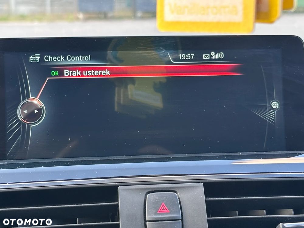 BMW Seria 3 320d Sport Line - 12