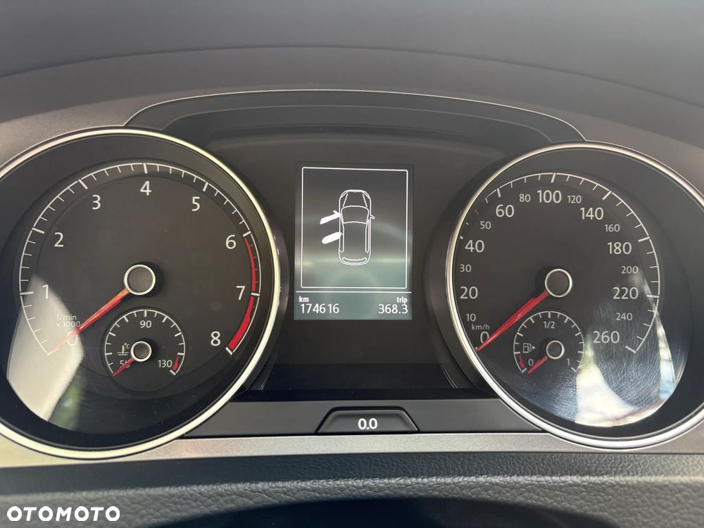 Volkswagen Golf - 28