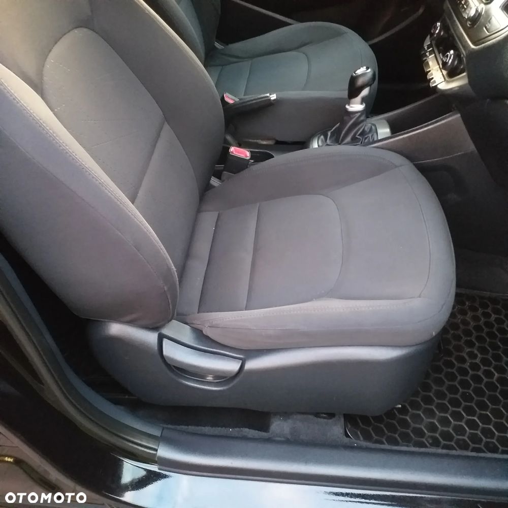 Kia Rio - 16
