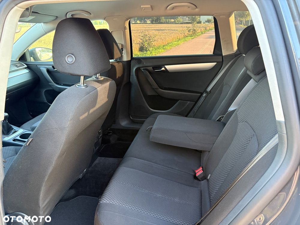 Volkswagen Passat 1.6 TDI DPF BlueMot Comfortline - 18