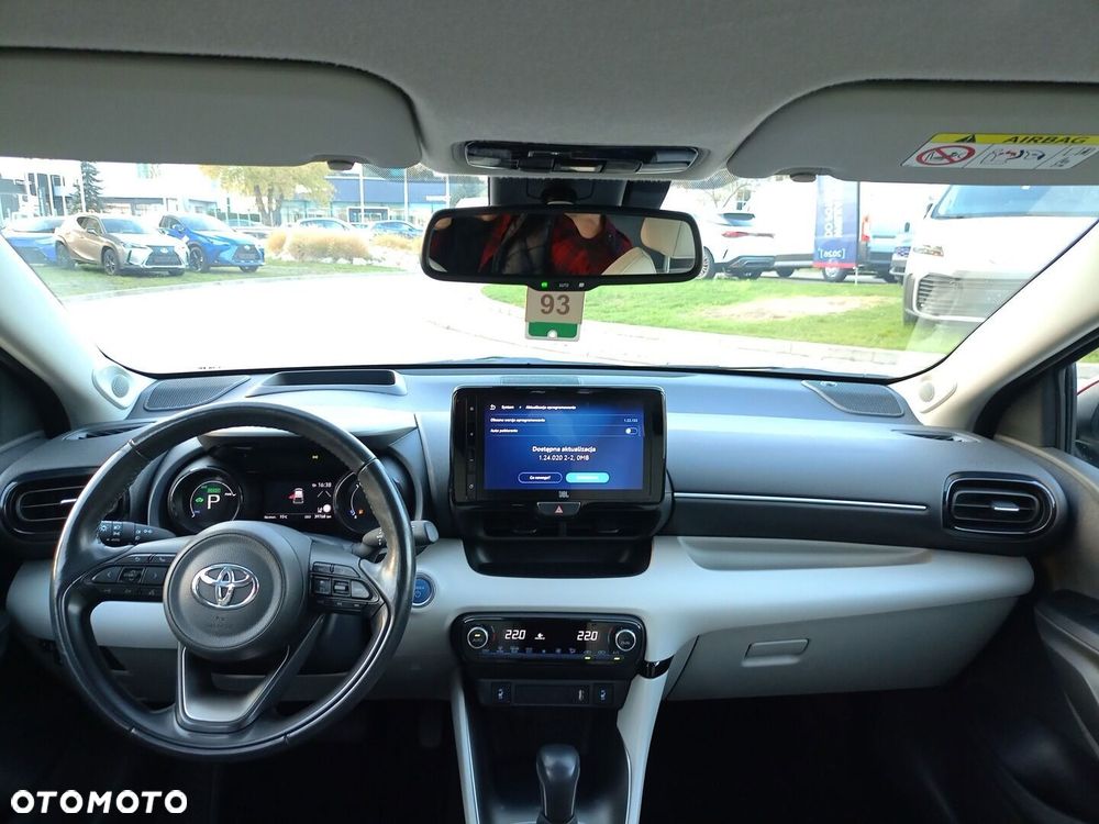 Toyota Yaris 2022 photo 2
