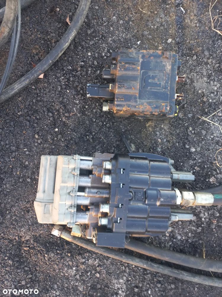 Rozdzielacz Hydrauliczny szybko złącze MAILLEUX SDM 143/2-PM SZYBKOZŁĄCZE do tura zawór sterujący 2S-4550-2ST, dcm142/2,TRIMA MULTI-DOC,KASETA,Ładowacz czołowy,stoll,manip,multizłącze,klamra, TUR FAUCHEUX PRESTIGE 120 F2 - 22