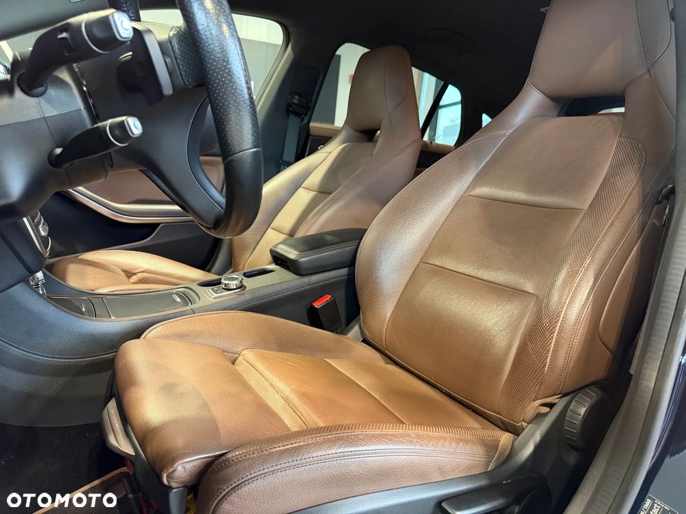 Mercedes-Benz CLA Shooting Brake 180 d 7G-DCT AMG Line - 12