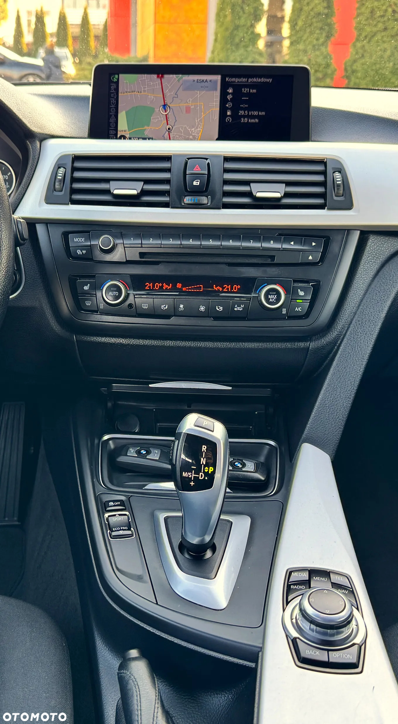 BMW Seria 3 320i Touring xDrive - 33