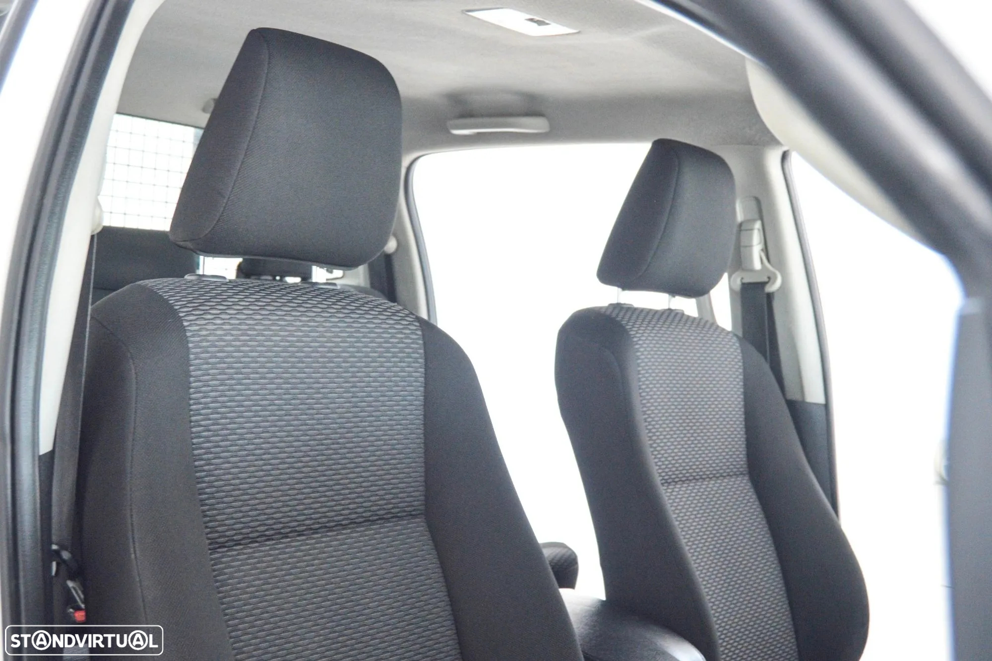 Toyota Hilux 2.4 D-4D 2WD CD CM - 10