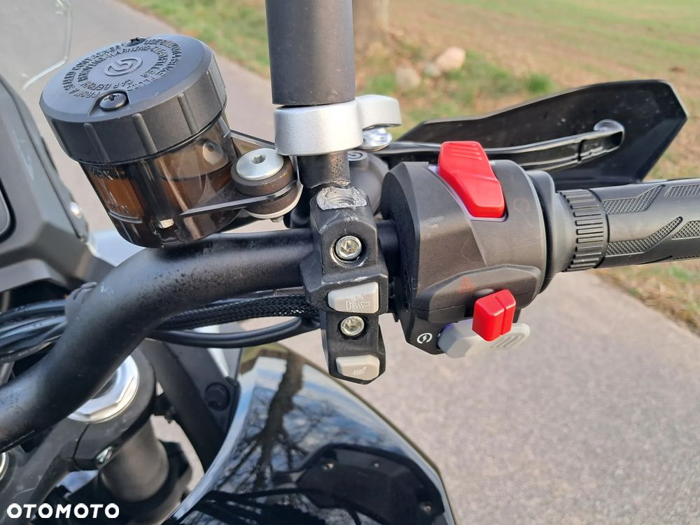 QJMOTOR SRK 700 - 12