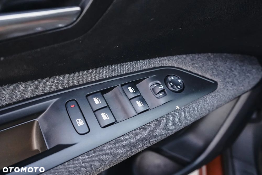 Peugeot 3008 PureTech 130 Stop & Start GPF EAT8 Allure - 26