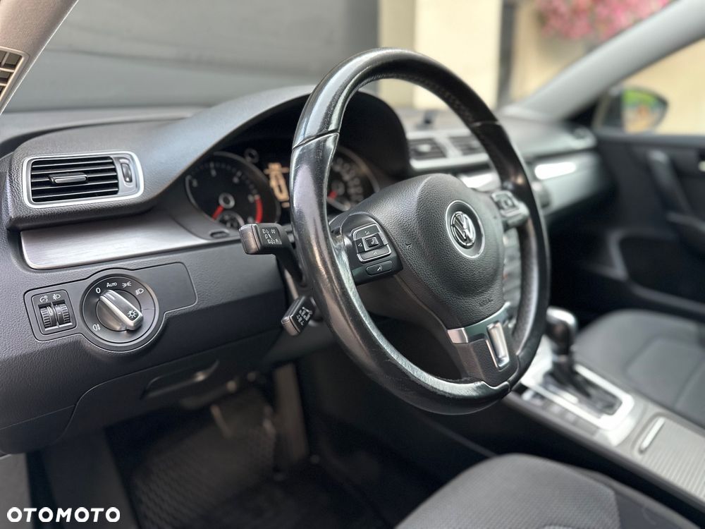 Volkswagen Passat 2.0 TDI DSG Highline - 25