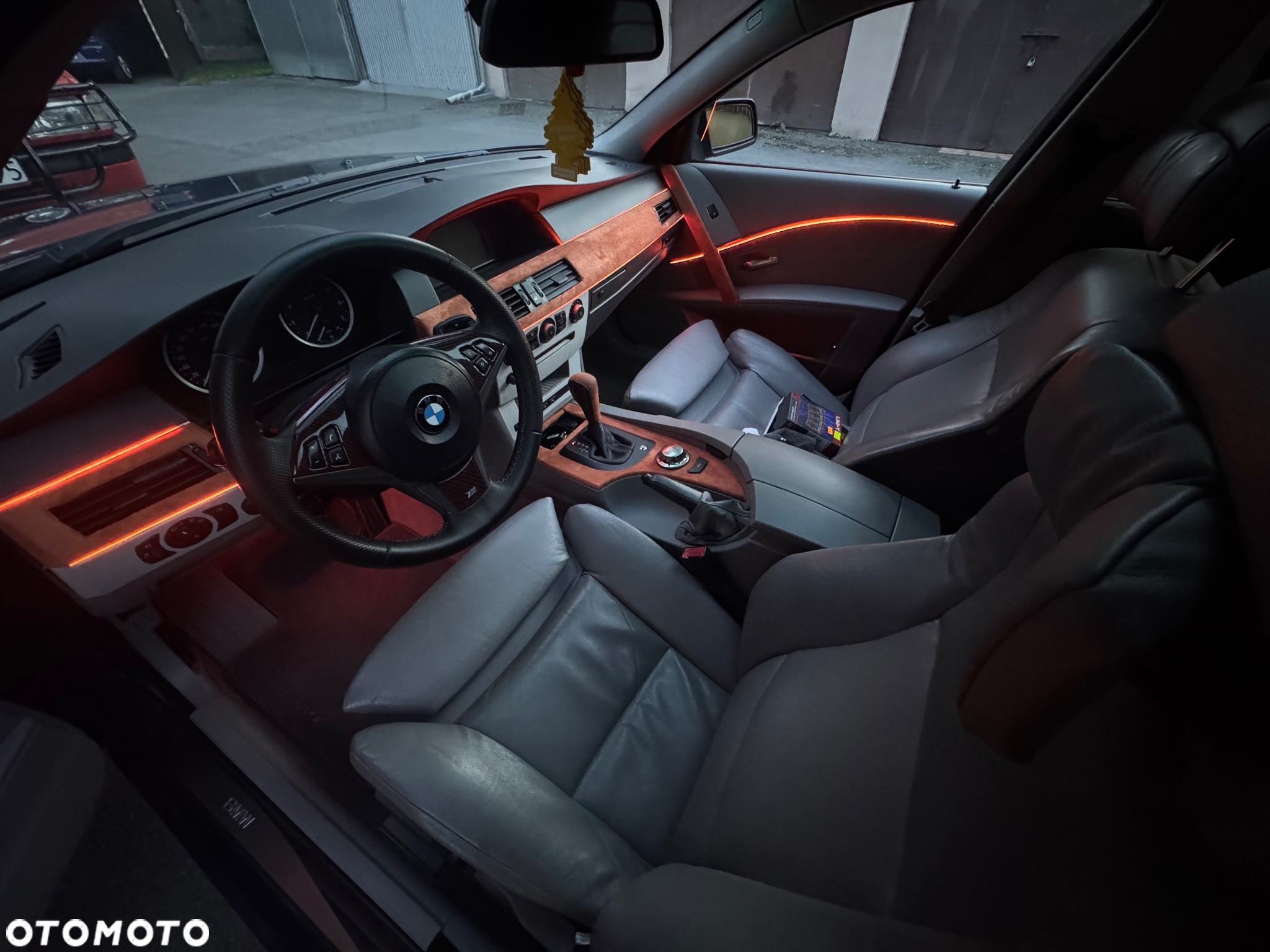 BMW Seria 5 545i - 38