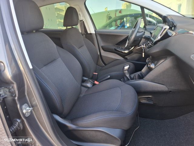 Peugeot 208 1.2 PureTech Signature - 42