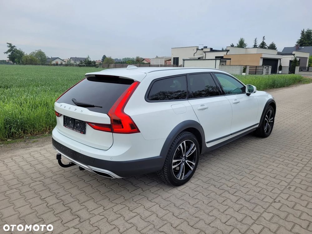 Volvo V90 Cross Country - 4