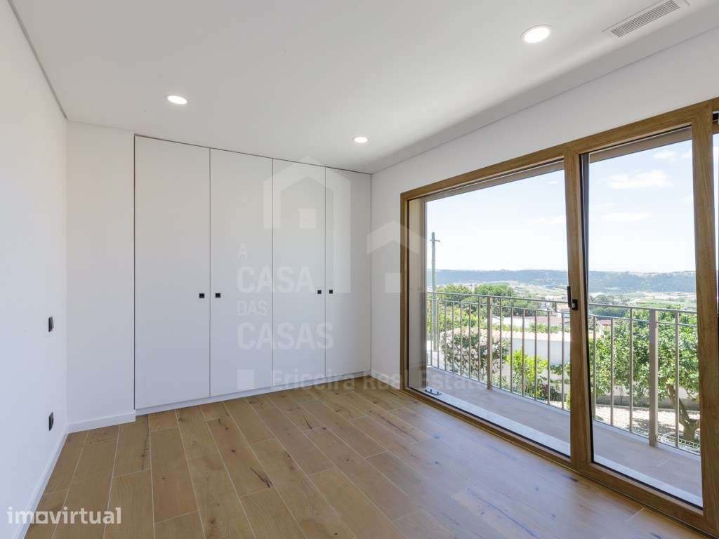 Vende Moradia T2 - Ericeira 15 km, A Casa das Casas - Grande imagem: 2/28