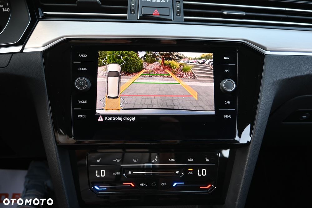 Volkswagen Passat 2.0 TDI SCR DSG Business - 14