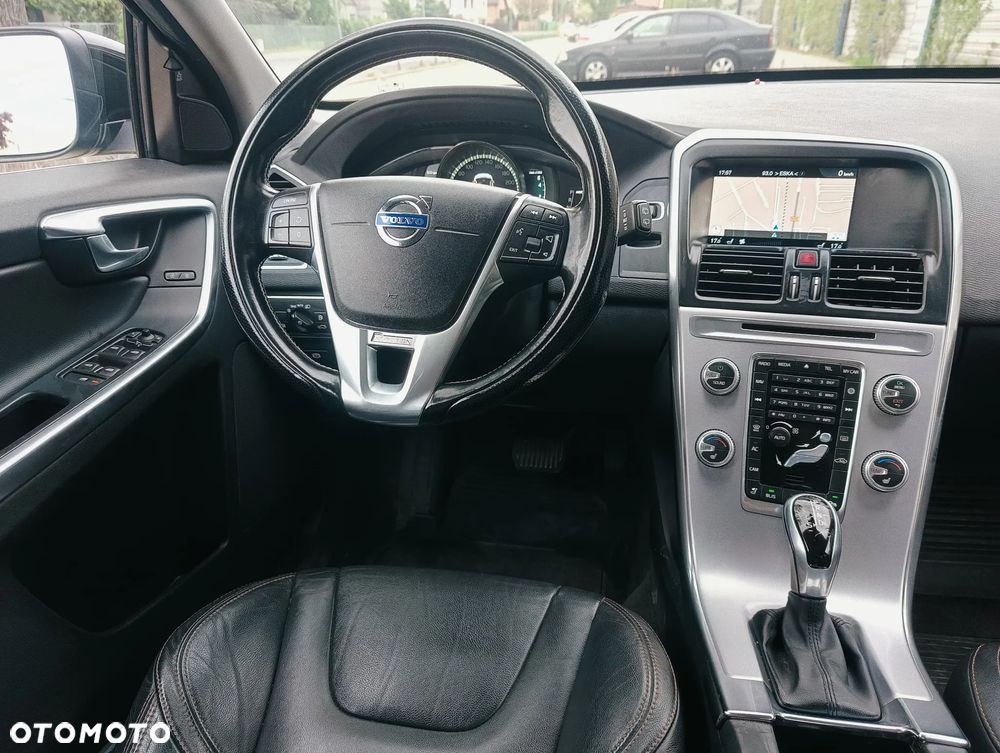 Volvo XC 60 T5 AWD Geartronic Momentum - 17