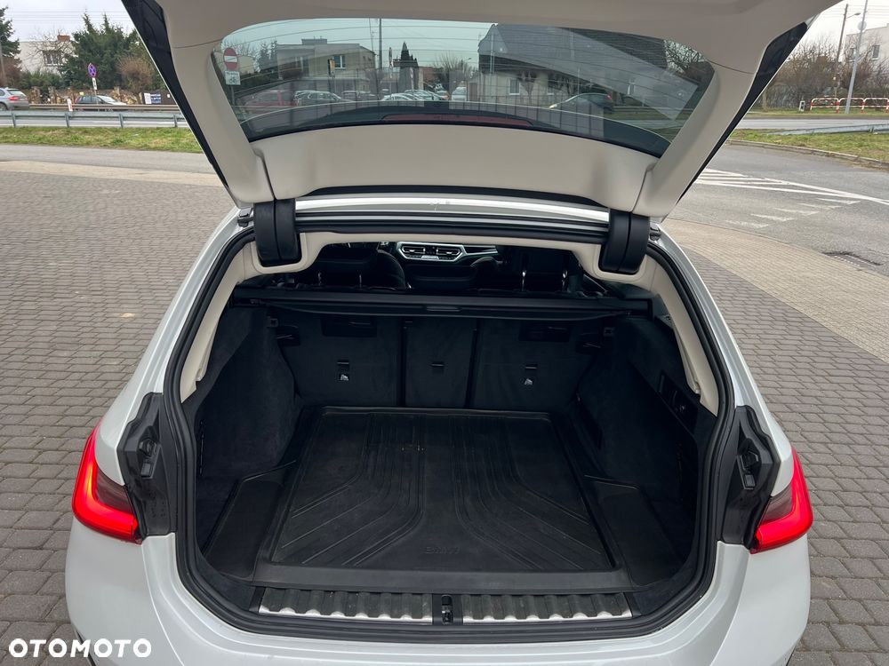 BMW Seria 3 320d Sport Line Shadow - 19