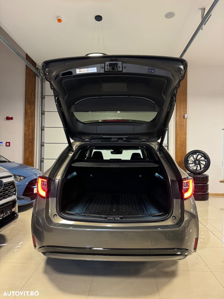 Toyota Corolla 1.8 Hybrid Team Deutschland - 40