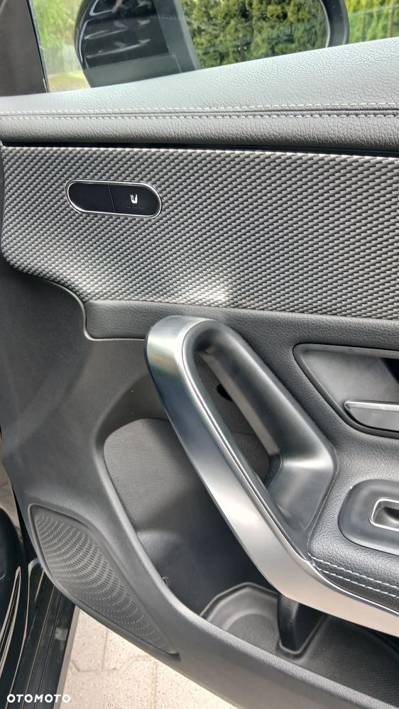 Mercedes-Benz CLA 200 Progressive 7G-DCT - 17
