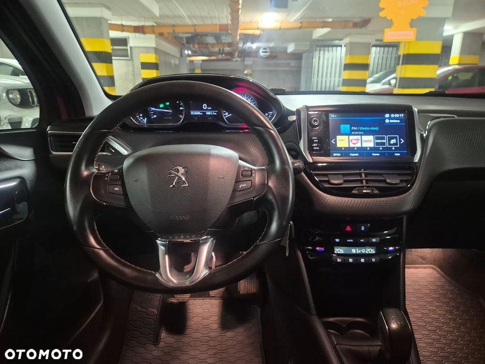 Peugeot 208 PureTech 110 Stop & Start Allure - 11