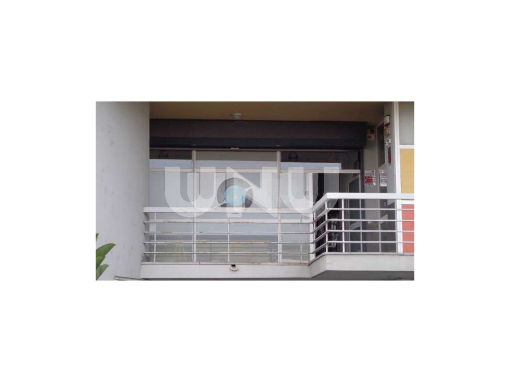 Loja/Escritório na Rua Marcelino Mesquita, em Linda-a-Velha - Grande imagem: 2/7