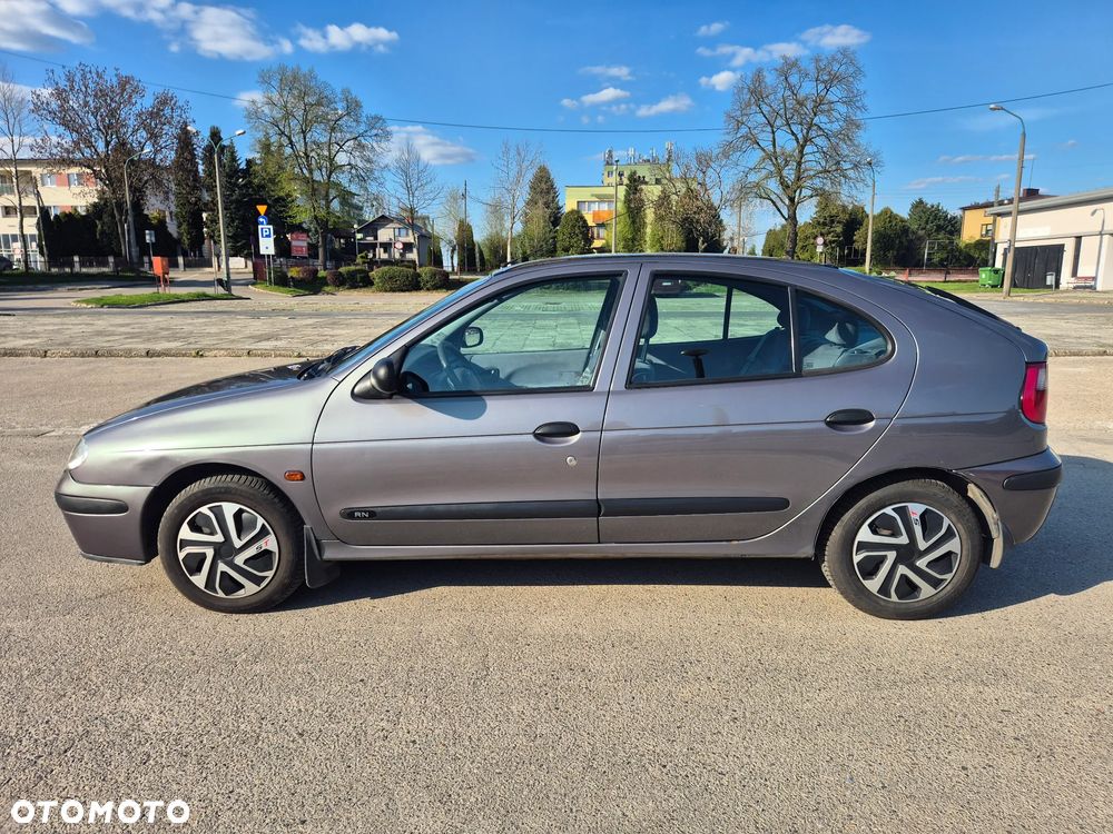 Renault Megane 1.4 RN 16V - 4