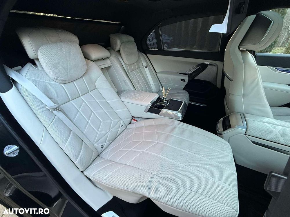 BMW Seria 7 740d xDrive MHEV - 7