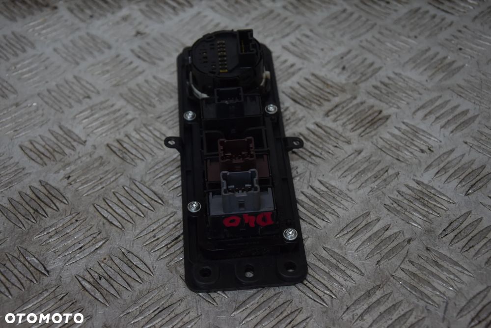 NISSAN NAVARA D40 PRZEĄCZNIK PRZEŁĄCNIKI GRZANIA FOTELI NAPĘDU KPL. PANEL - 3