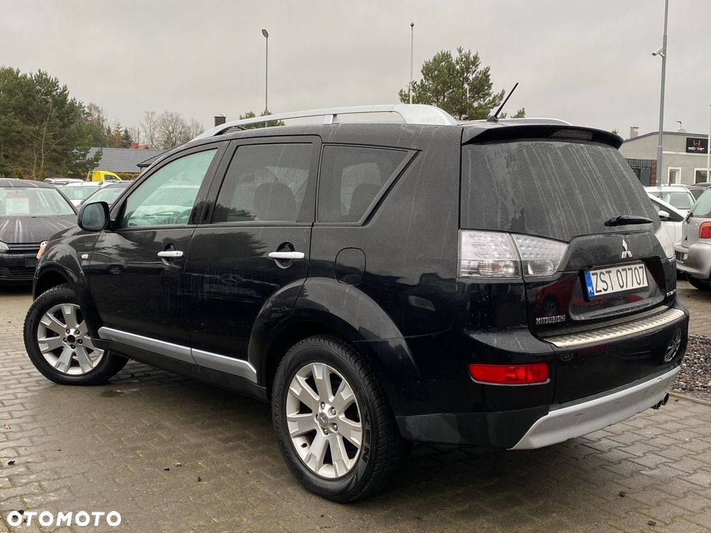 Mitsubishi Outlander 2.0 DID Instyle NAVI - 4