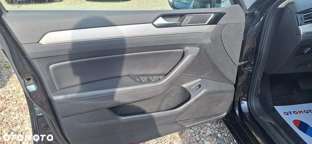 Volkswagen Passat - 12
