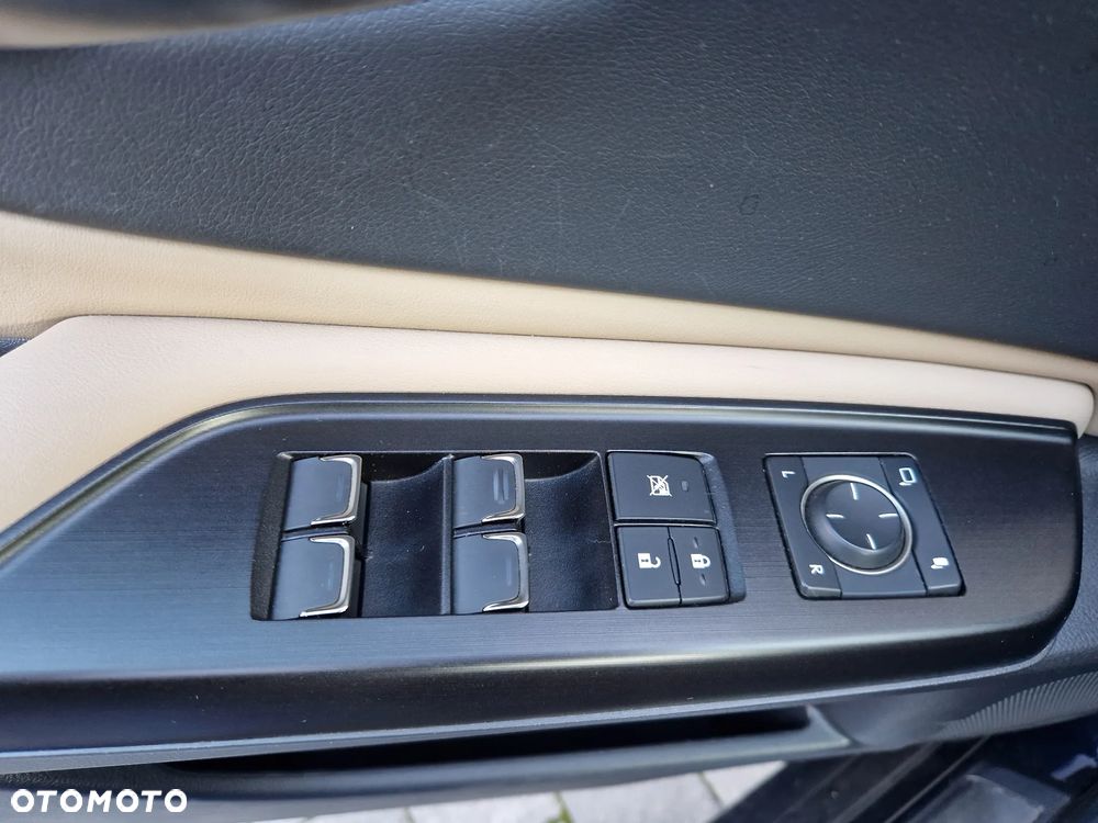 Lexus ES 300h Business Edition + - 15