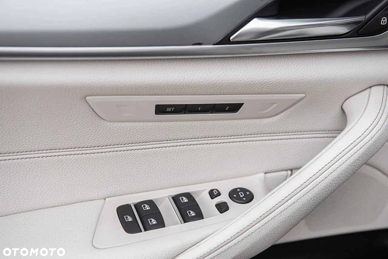 BMW Seria 5 520d xDrive Luxury Line - 16