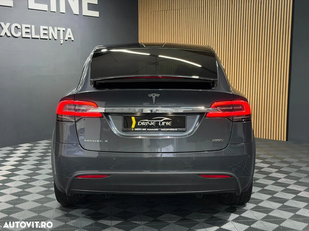 Tesla Model X - 6
