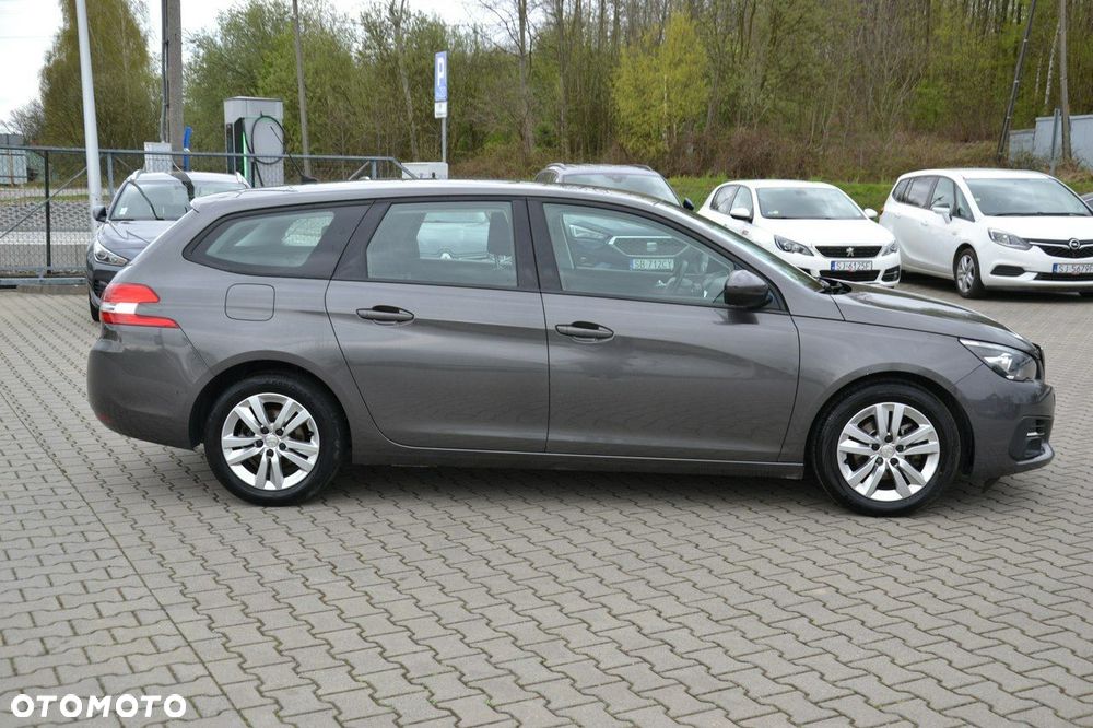Peugeot 308 - 8