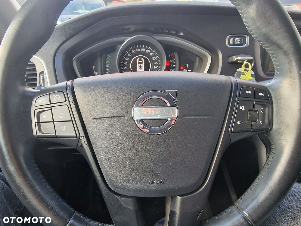 Volvo V40 T3 Kinetic - 27