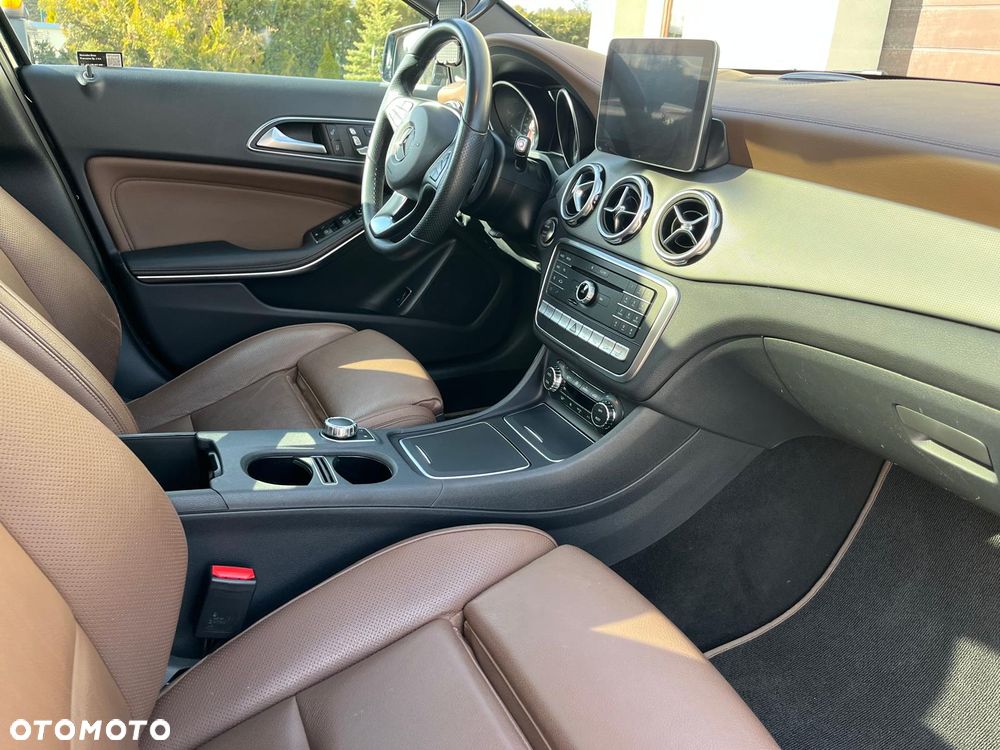 Mercedes-Benz GLA 220 4-Matic - 13