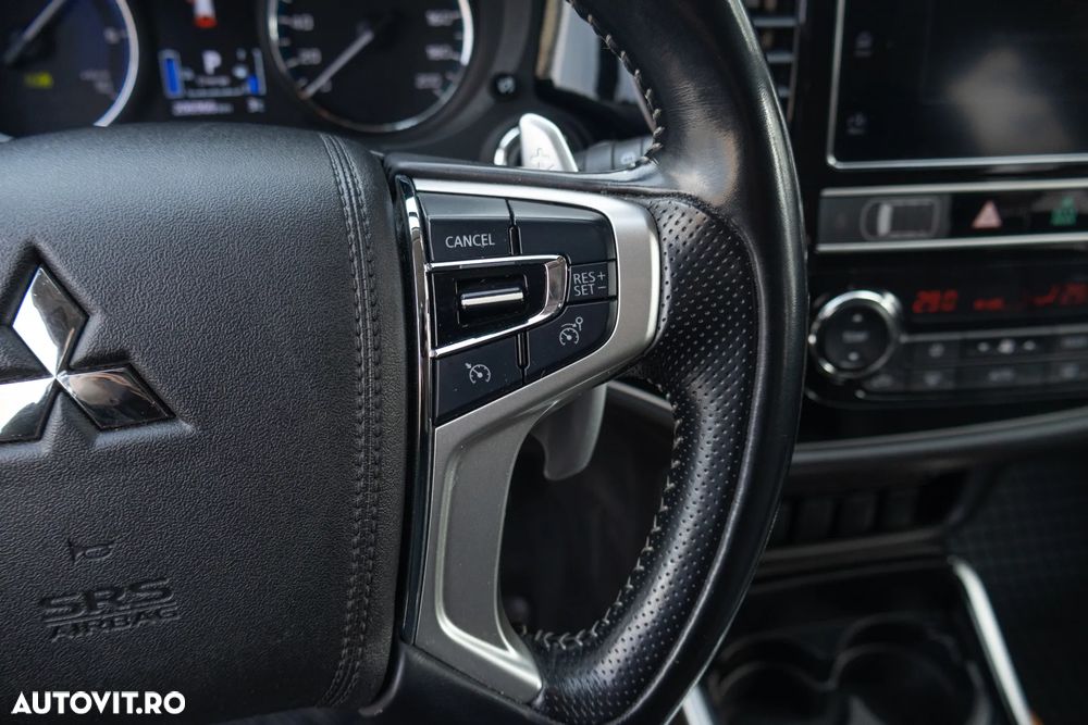 Mitsubishi Outlander - 13