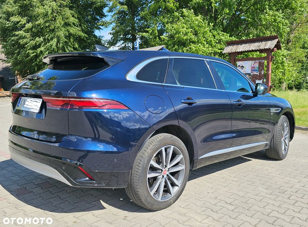 Jaguar F-Pace P250 AWD R-Dynamic HSE - 11