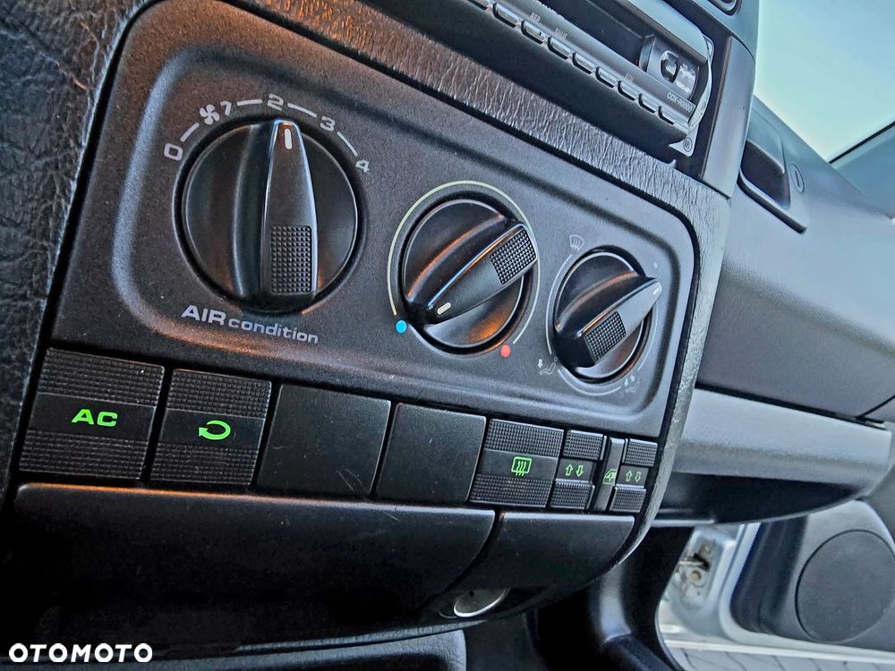 Volkswagen Golf - 6